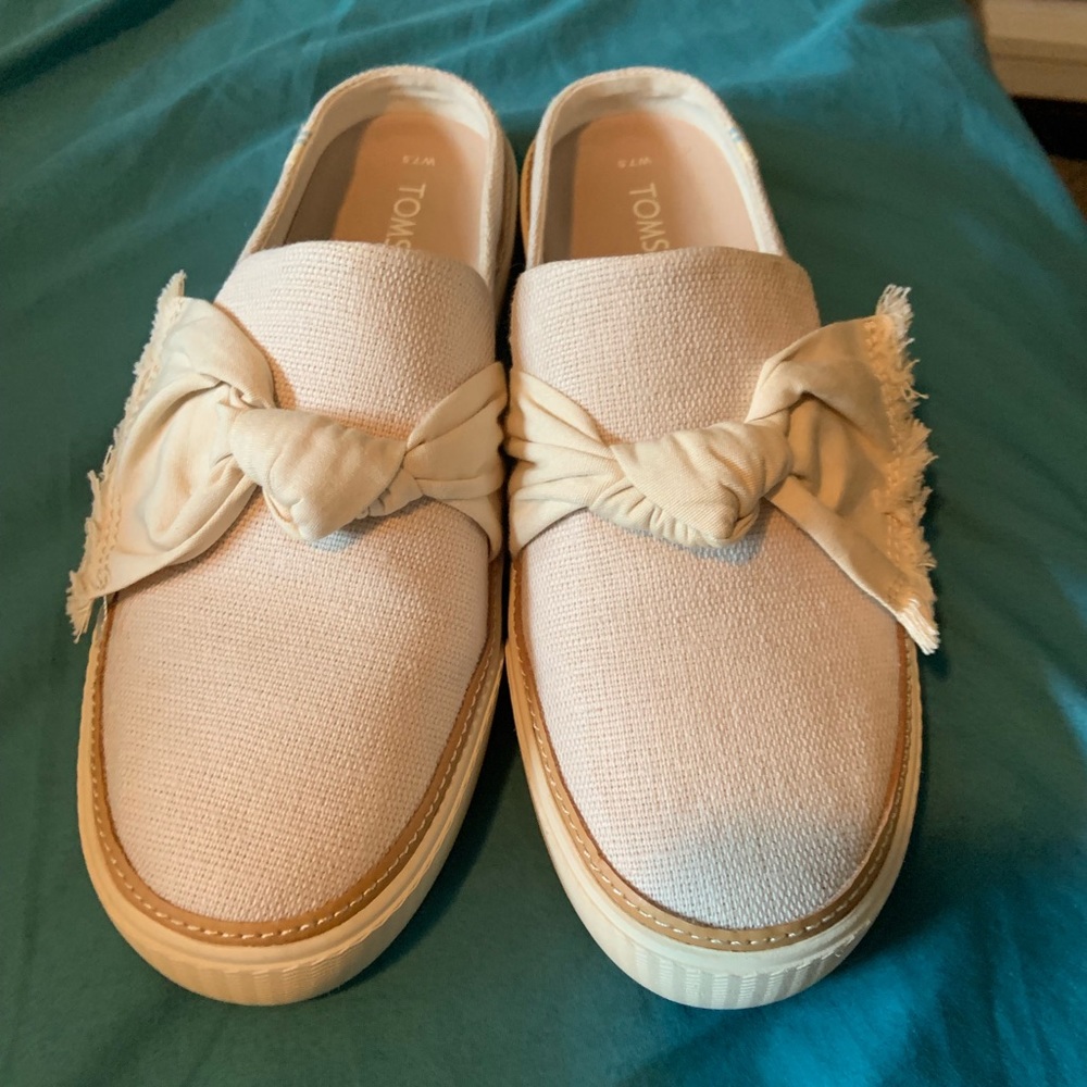 Heritage Canvas with Knot Women's Sunrise Slip-Ons